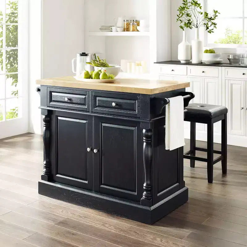 Isola cucina con sgabelli quadrati