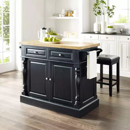 Isola cucina con sgabelli quadrati