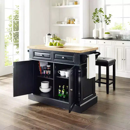 Isola cucina con sgabelli quadrati