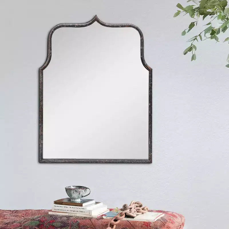 Specchio da Parete con Cornice ad Arco in Ferro – 61 cm L x 80 cm A, Montaggio a Parete